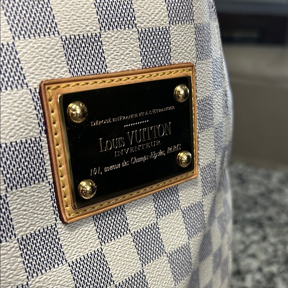 Louis Vuitton Cream and Tan Shoulder Bag with Gold Hardware - Picture 2 of 13